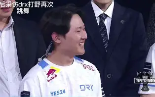 BLG轻取DRX,Uzi线上压制力十足激烈交锋全球总决赛,让粉丝疯狂欢呼 BLG轻取DRX,Uzi线上压制力十足激烈交锋全球总决赛,让粉丝疯狂欢呼