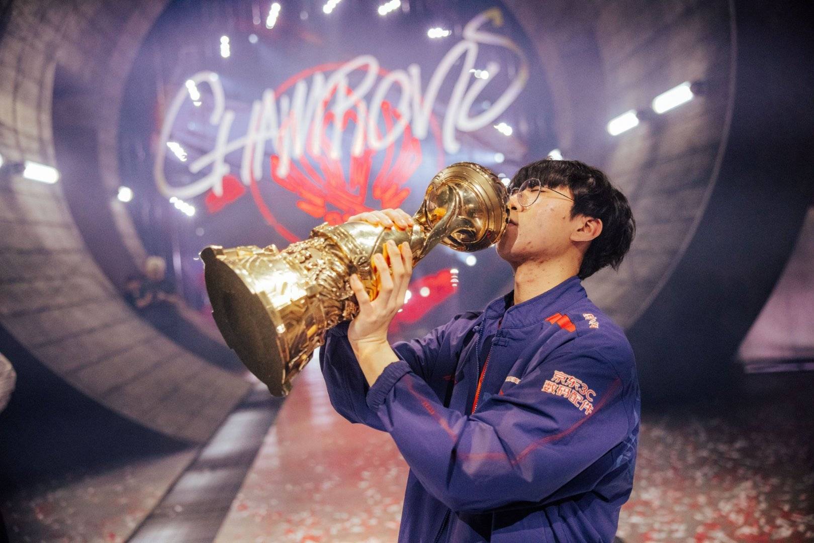 FLY力克CLG，Ruler单局斩获MVP激烈交锋入围赛，成为赛场最大亮点