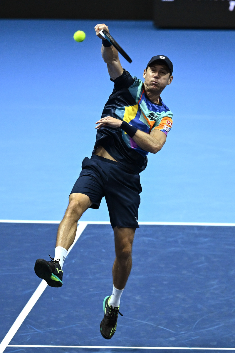 奥地利队轻取波兰队，马龙点燃赛场