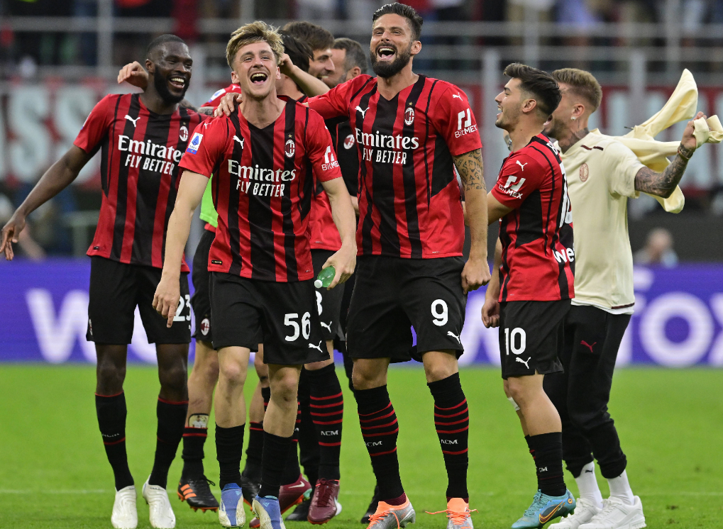 马德里竞技横扫那不勒斯，莱万点燃赛场